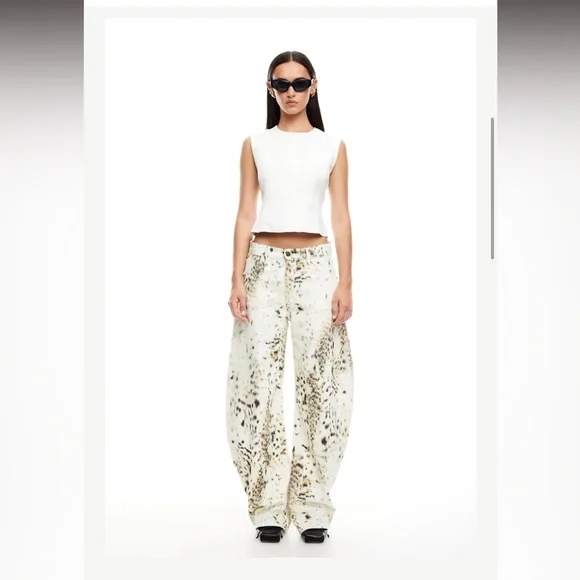 *SOLD* Lioness never worn horseshoe barrel jeans - Picture 2 of 4